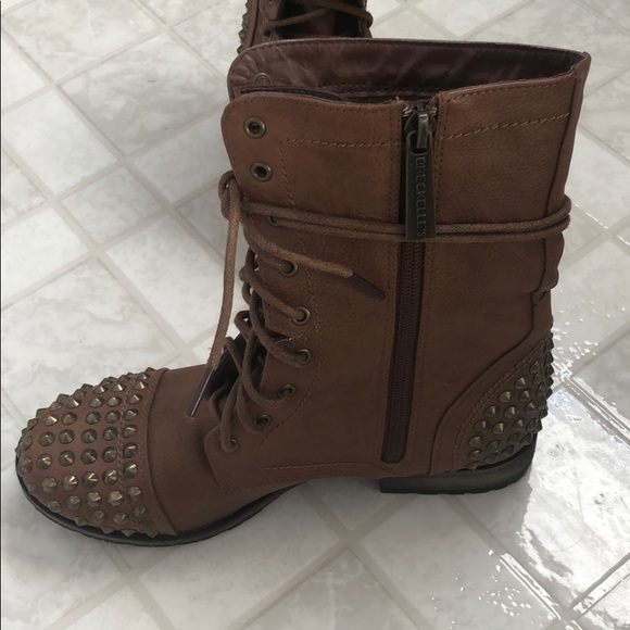 Breckelle’s boots - Picture 2 of 3